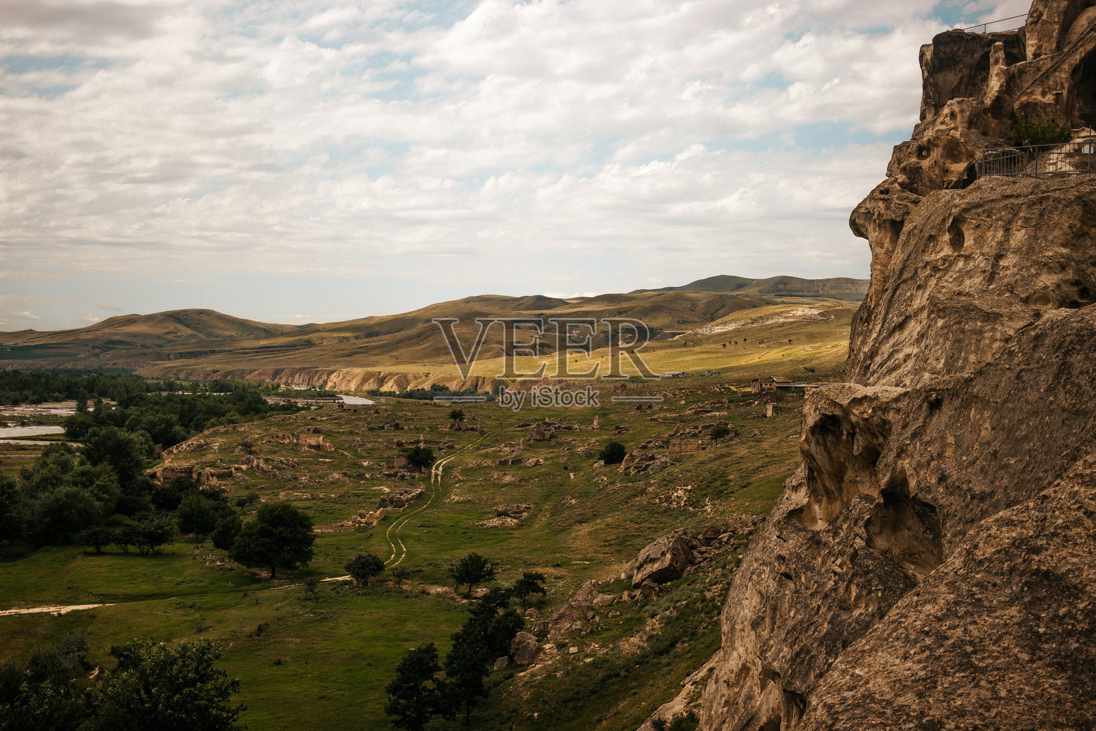 格鲁吉亚乌普利斯齐赫洞穴城市的风景如画的景观照片摄影图片