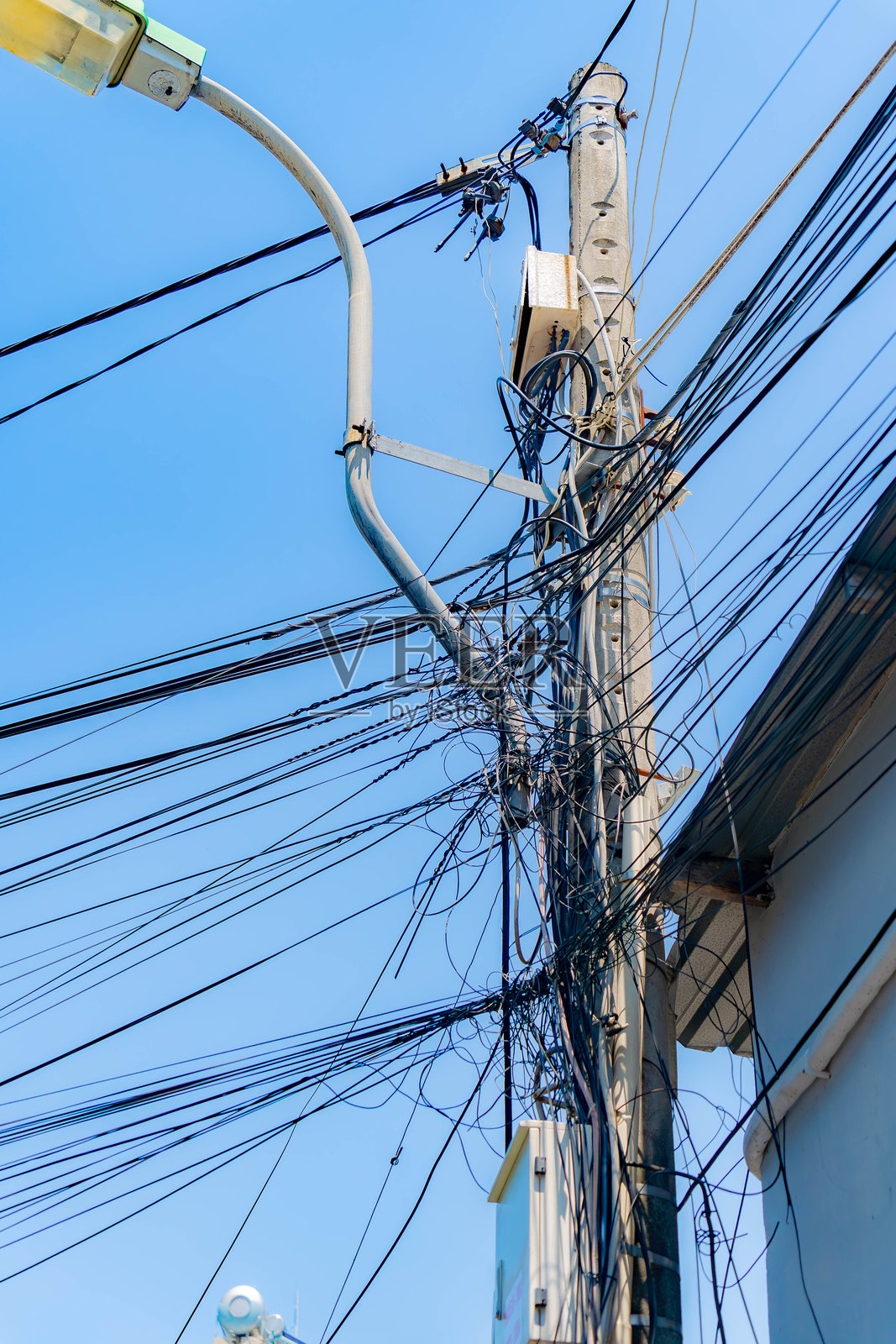 电线的混乱。照片摄影图片