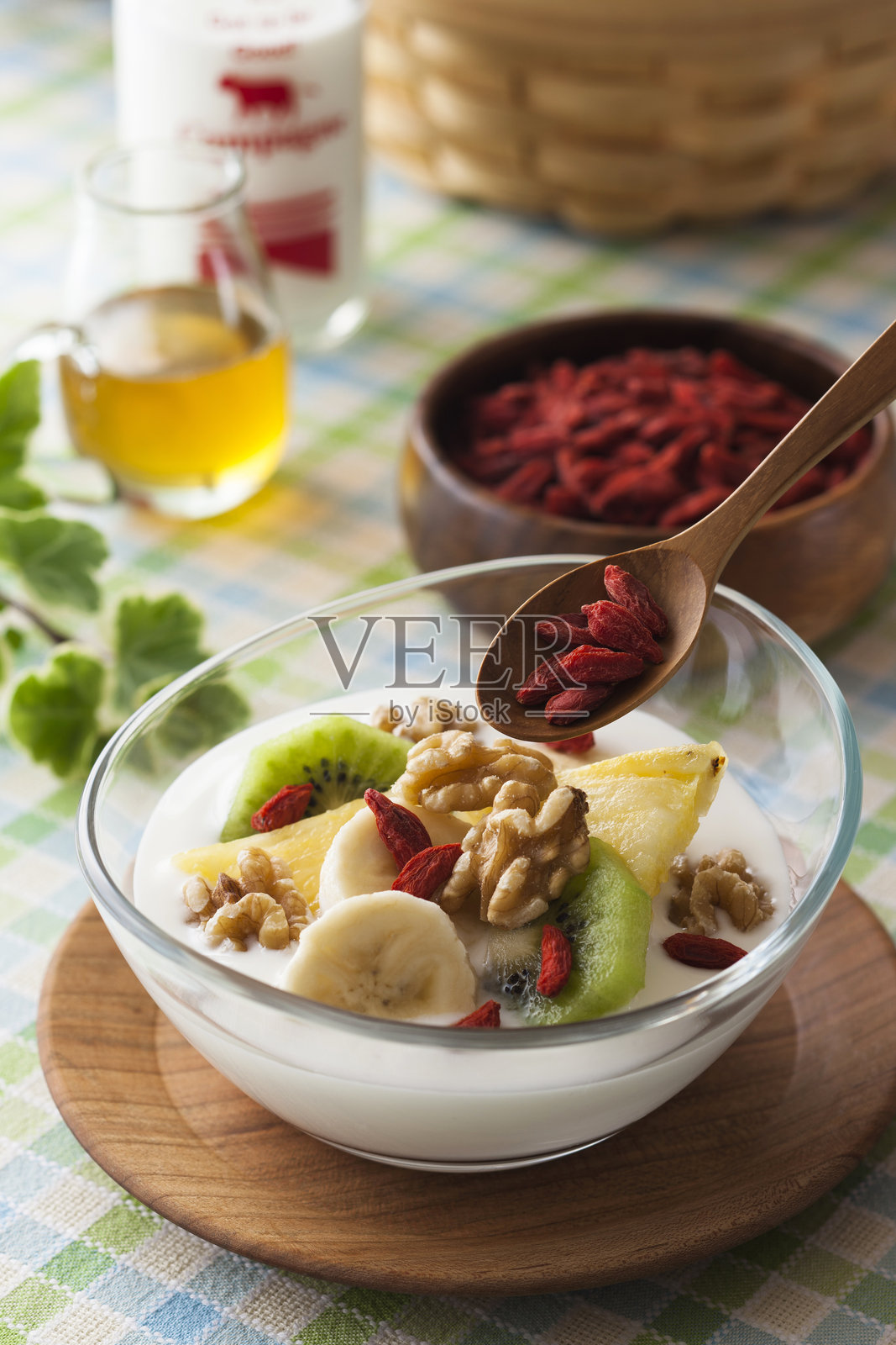 枸杞 / 水果酸奶照片摄影图片