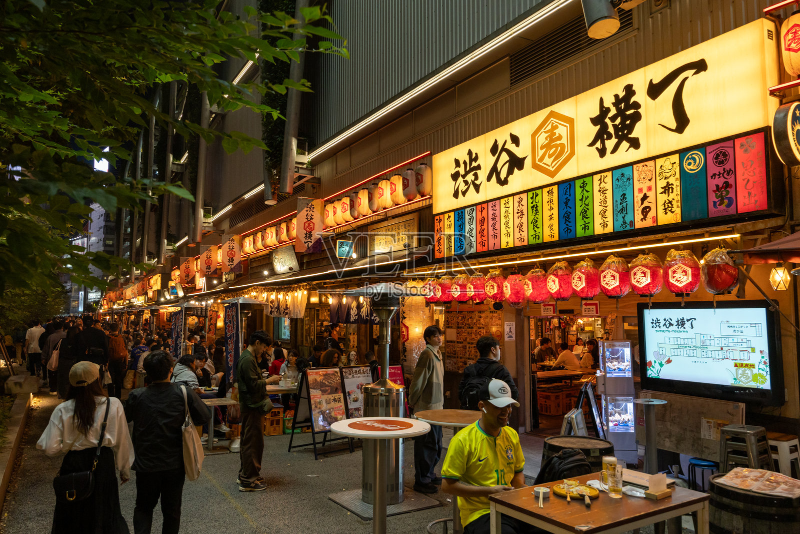 东京的涩谷横丁照片摄影图片