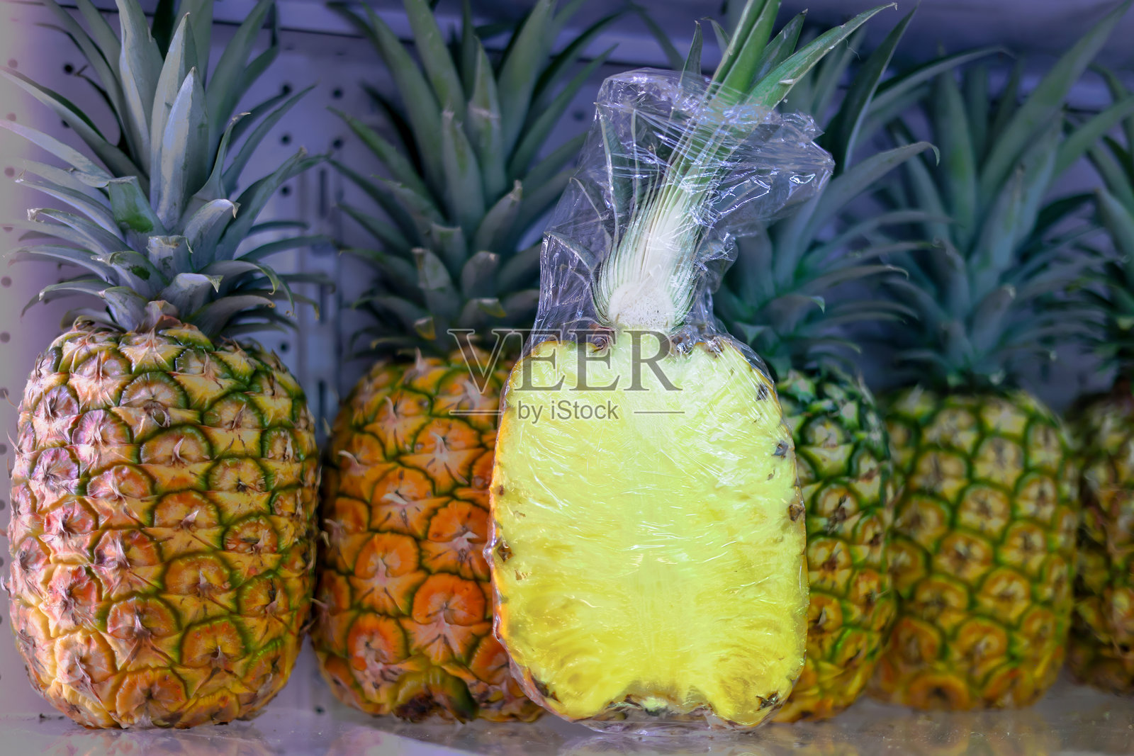 新鲜的菠萝照片摄影图片