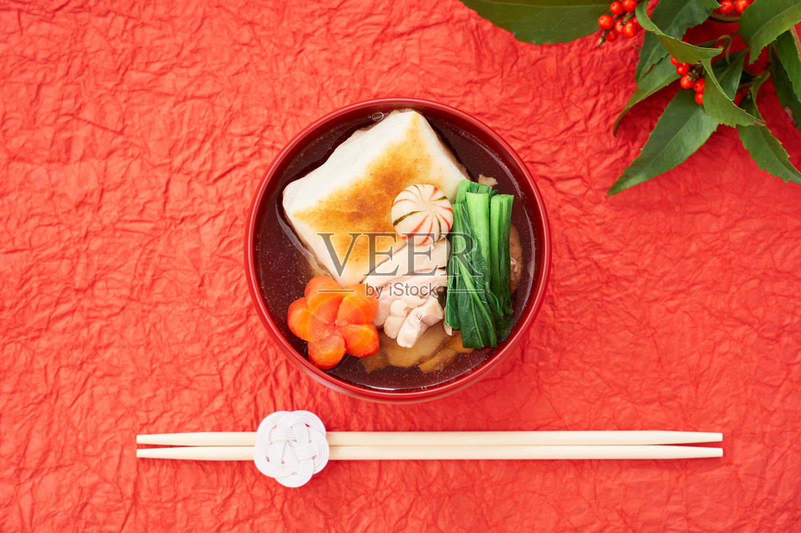 传统日本新年汤圆鸡肉杂煮照片摄影图片