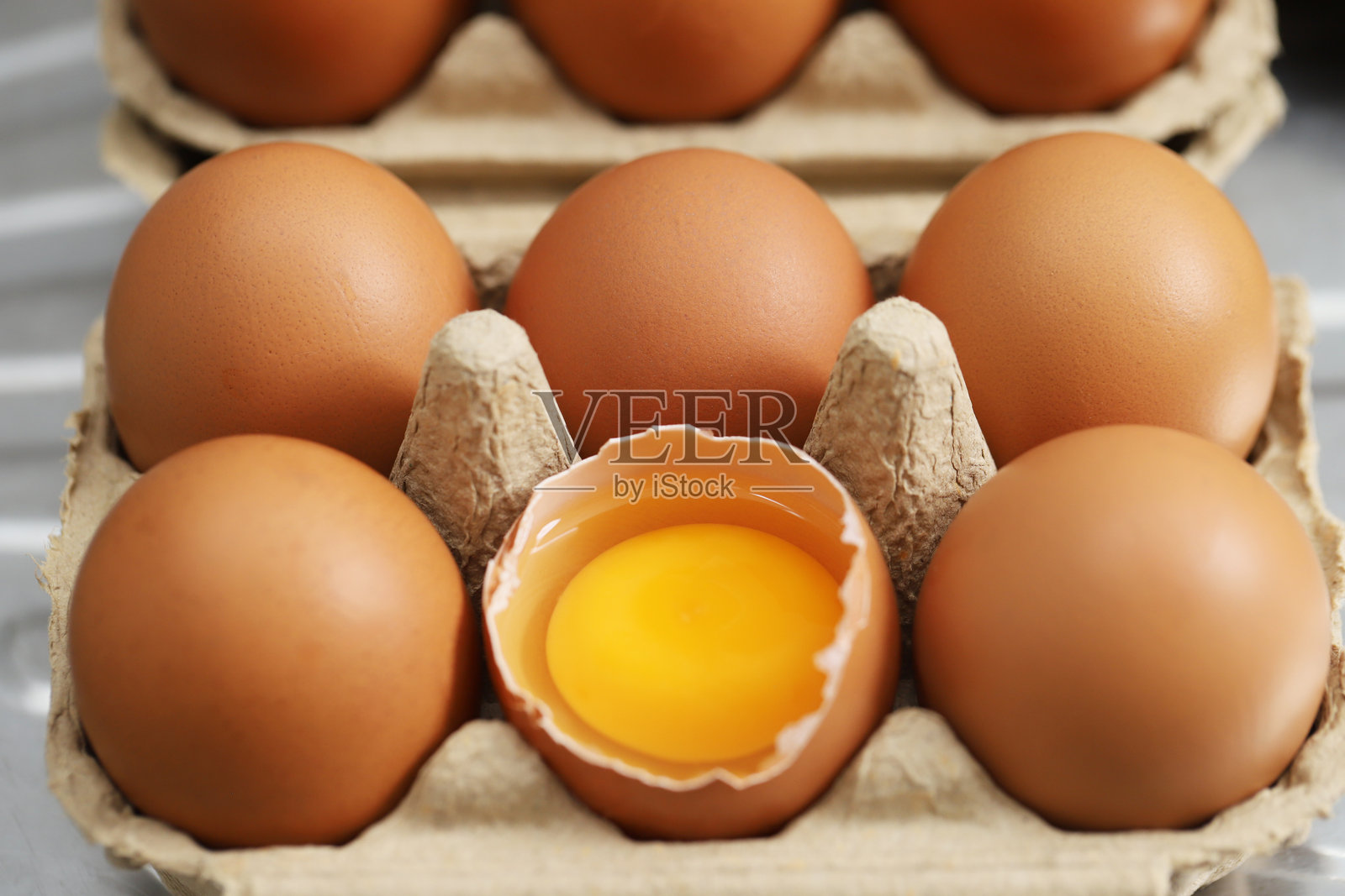 每天早晨来自有机农场的新鲜鸡蛋照片摄影图片