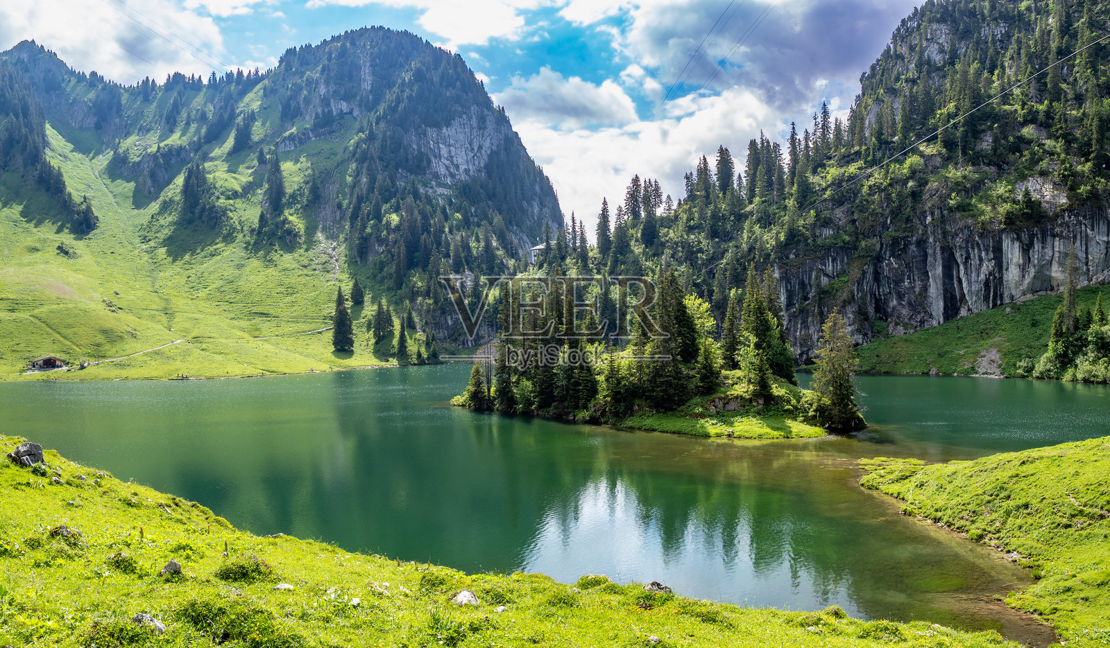 瑞士斯托克霍恩山峰附近的亨特斯托克湖照片摄影图片