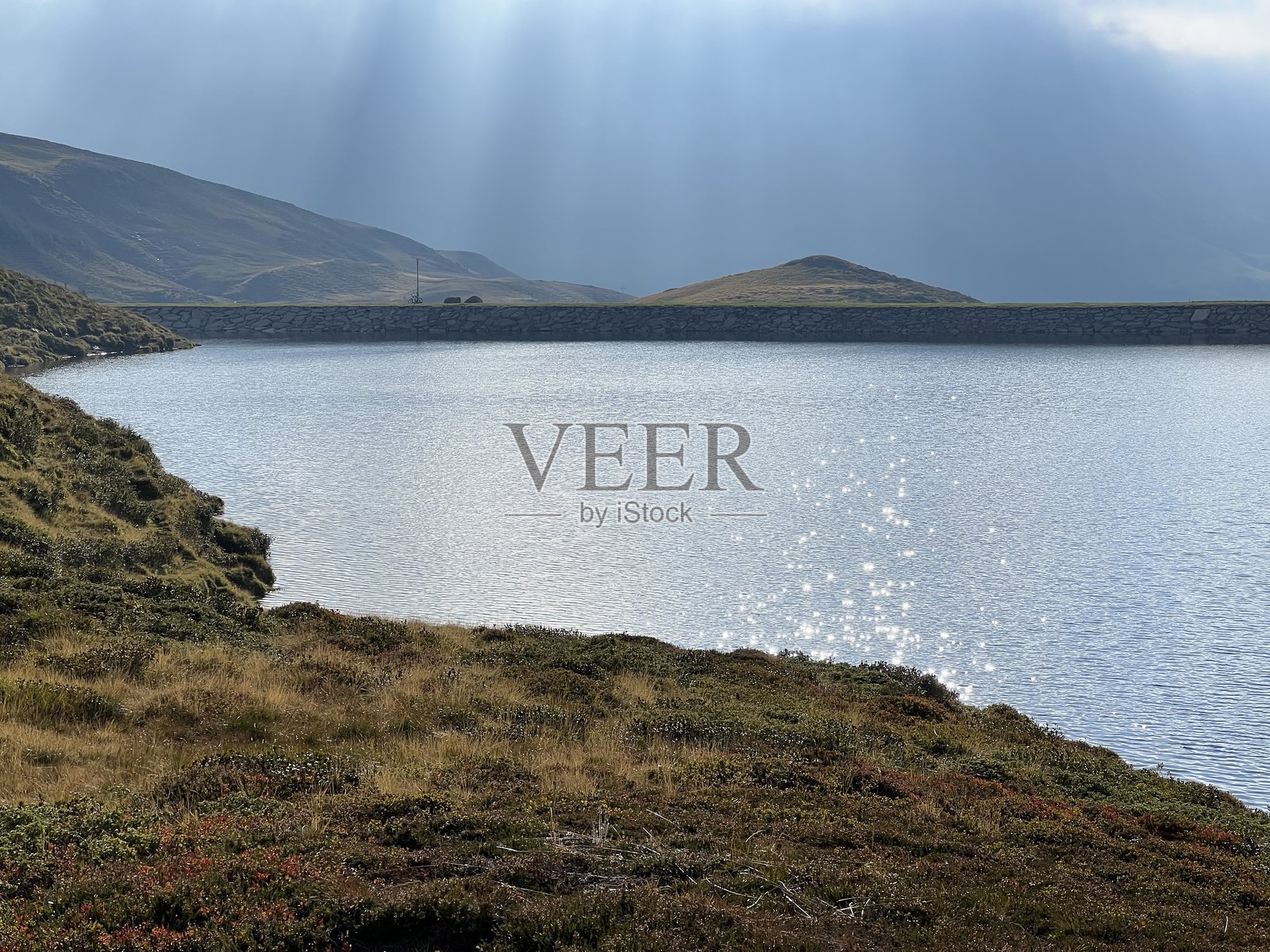 乌尔里阿尔卑斯山脉的坦嫩湖（Tannensee）或坦嫩湖，位于瑞士奥瓦尔登州的凯恩斯（Kerns）照片摄影图片