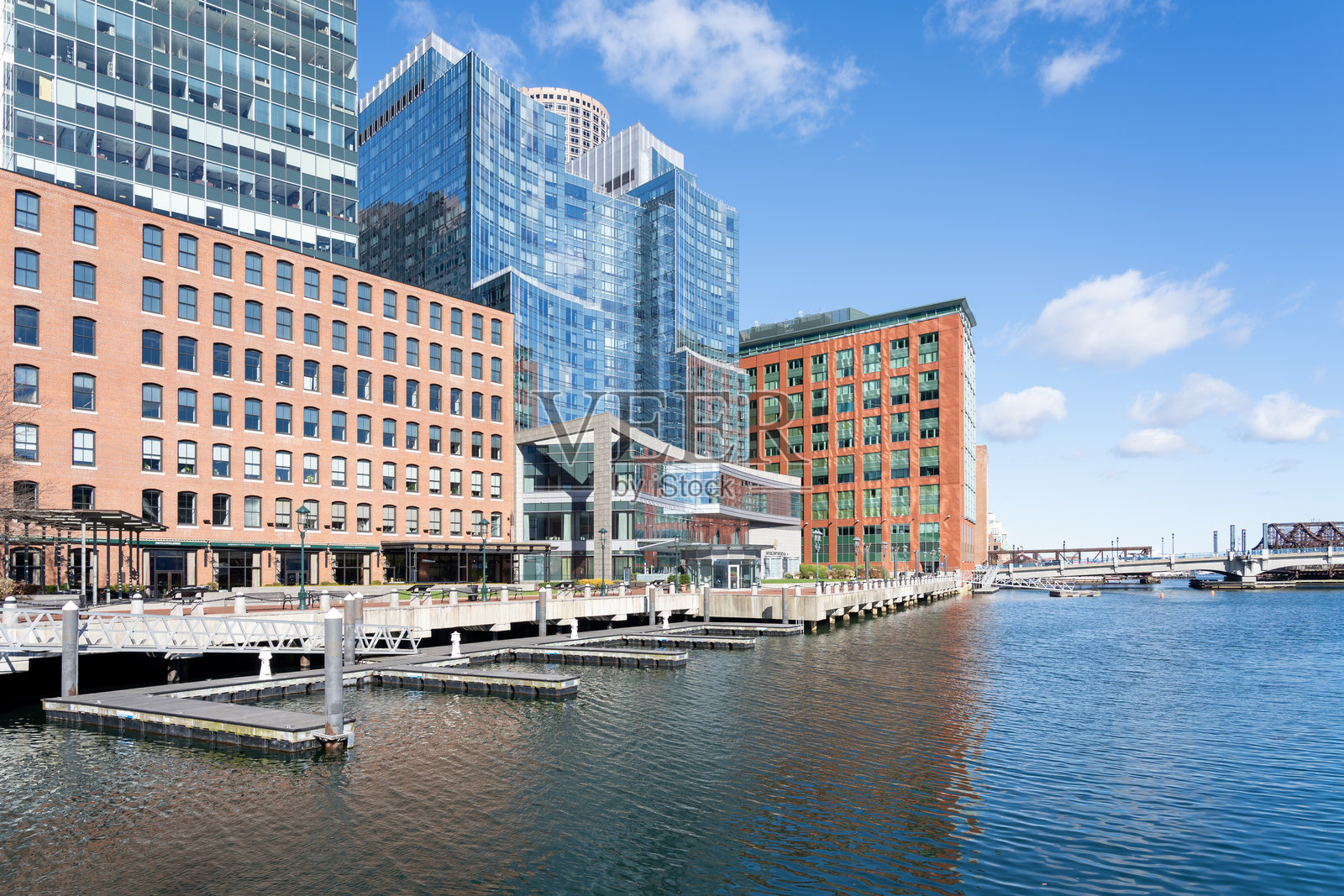 波士顿港水滨天际线。马萨诸塞州波士顿,美国照片摄影图片