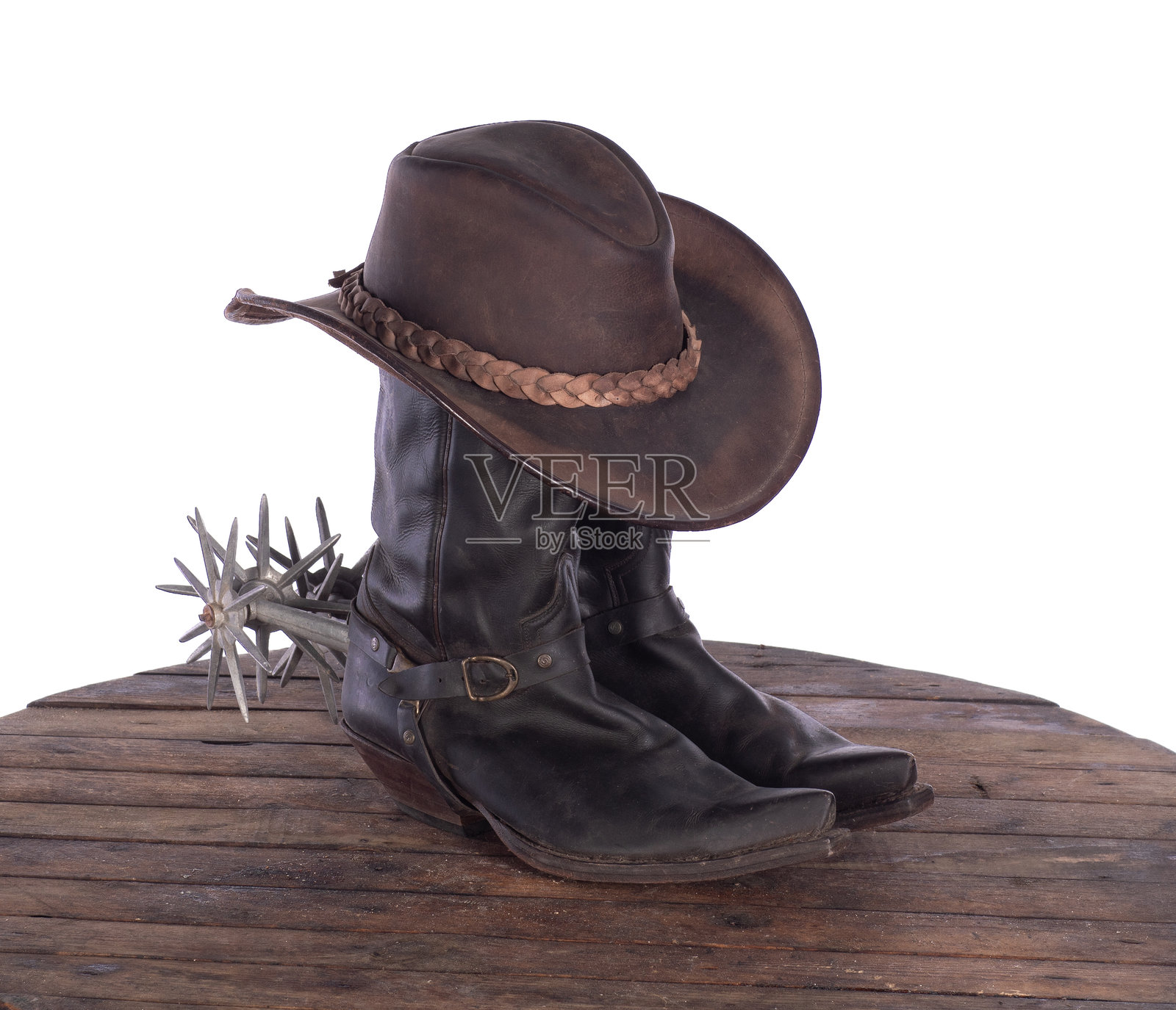 带马刺的牛仔靴，孤立在白色背景上的牛仔帽照片摄影图片