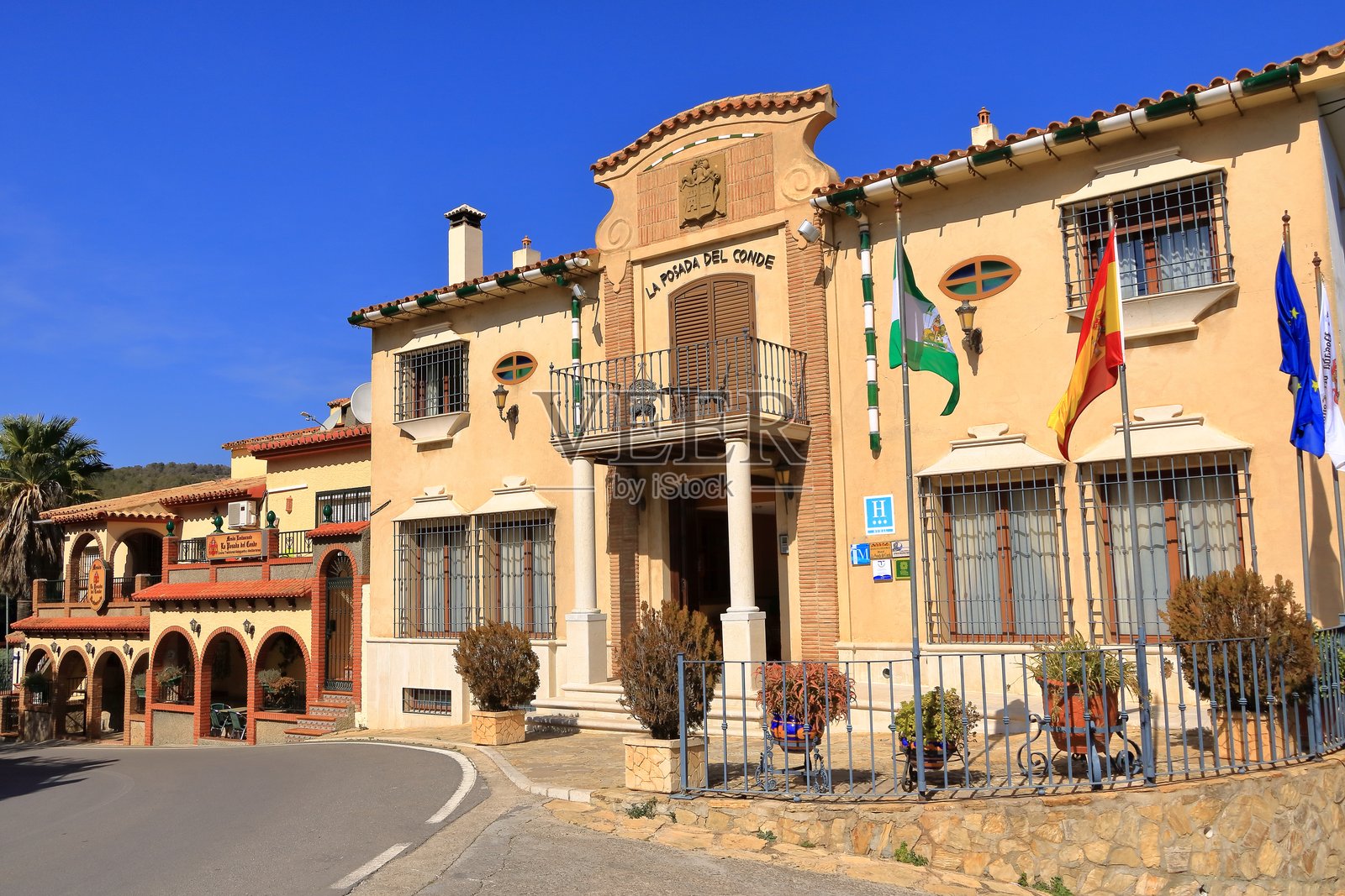 西班牙阿尔达莱斯的漂亮酒店照片摄影图片