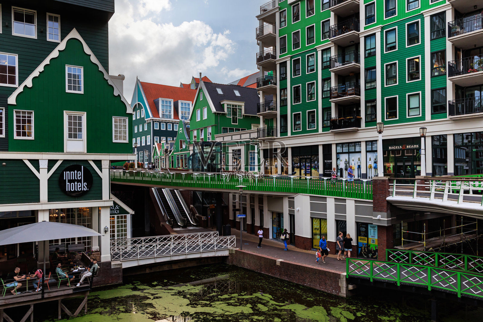 现代荷兰赞丹的色彩斑斓的传统风格建筑照片摄影图片