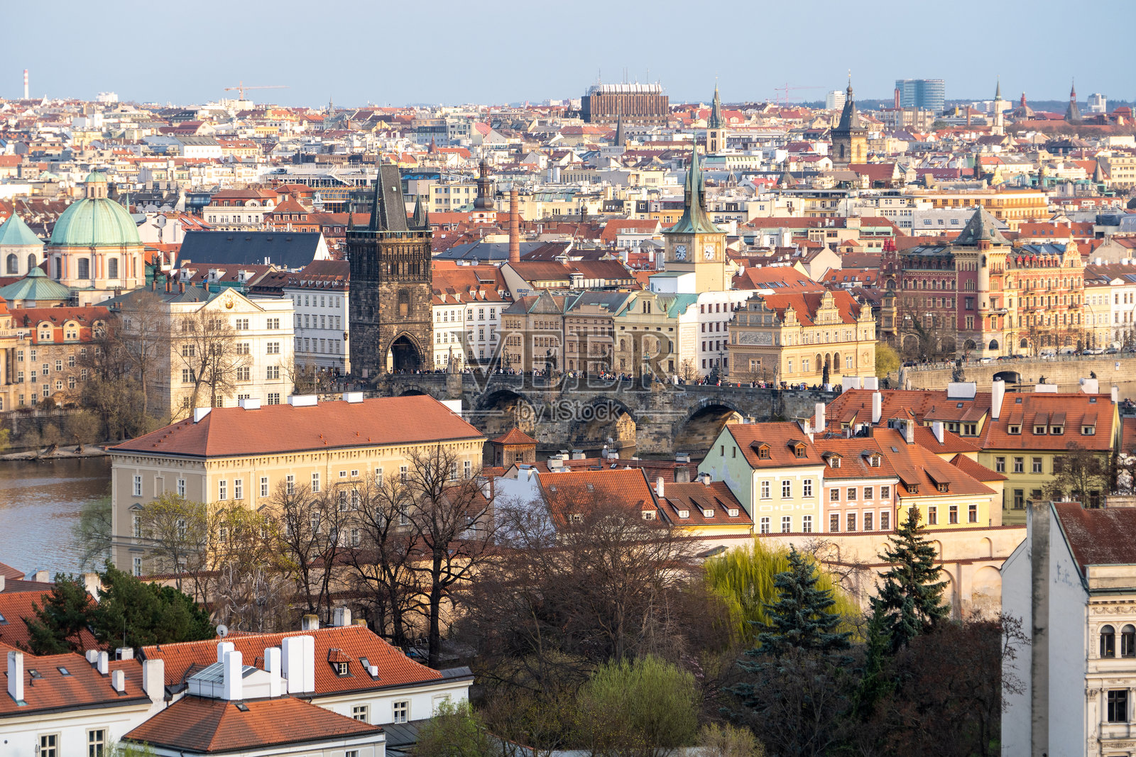 捷克共和国布拉格的美丽鸟瞰景观。照片摄影图片