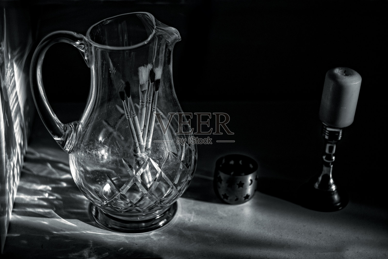 他停止了饮酒和绘画照片摄影图片