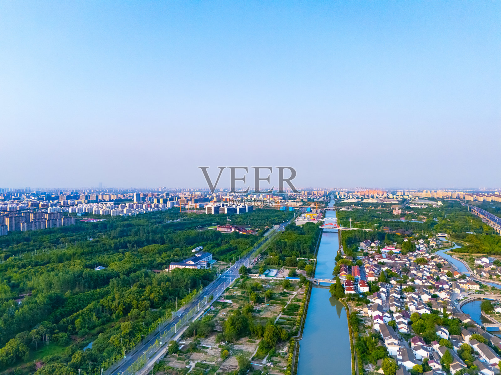 上海浦东新区郊区公园的鸟瞰图。照片摄影图片