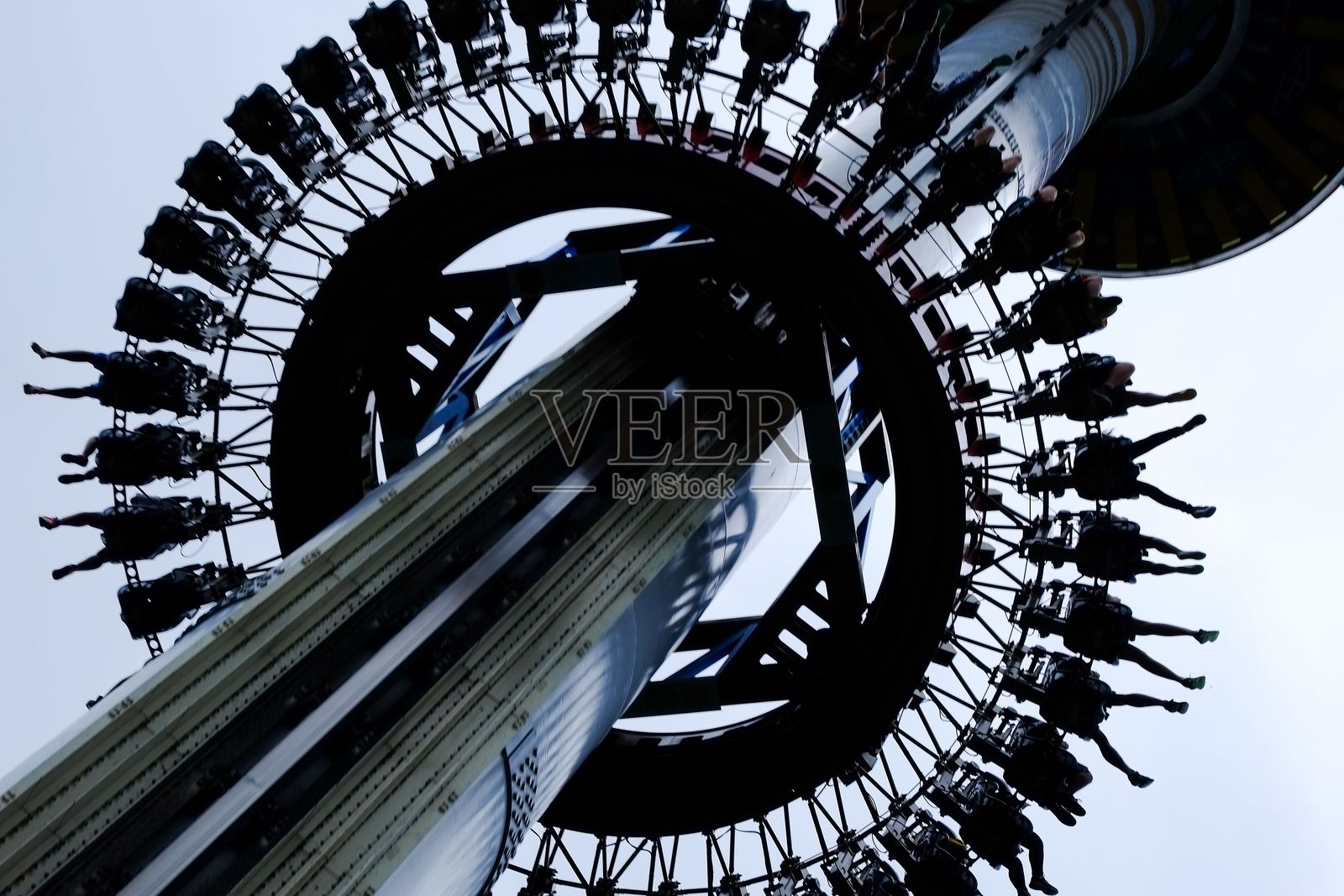 刺激的自由落体塔游乐设施剪影照片摄影图片