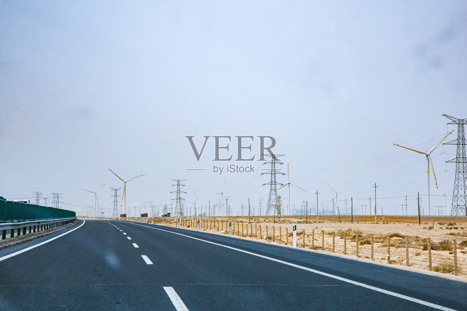 甘肃省酒泉市-高速公路汽车广告背景图片照片摄影图片