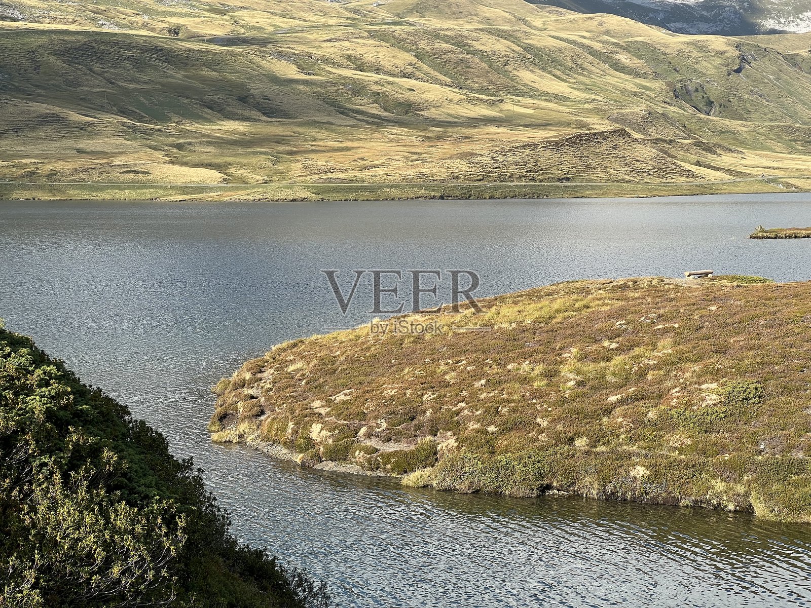 乌尔里阿尔卑斯山脉的坦嫩湖（Tannensee）或坦嫩湖，位于瑞士奥瓦尔登州的凯恩斯（Kerns）照片摄影图片