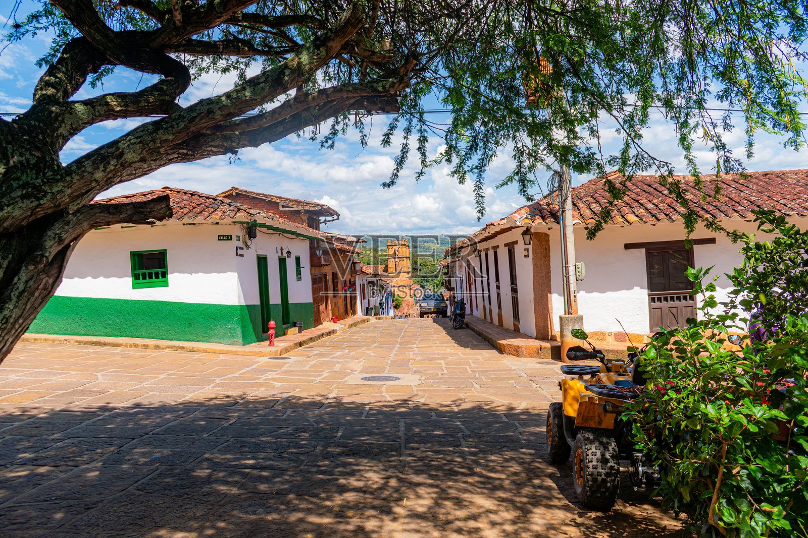 从墓园公园俯瞰巴里查拉的全景照片摄影图片