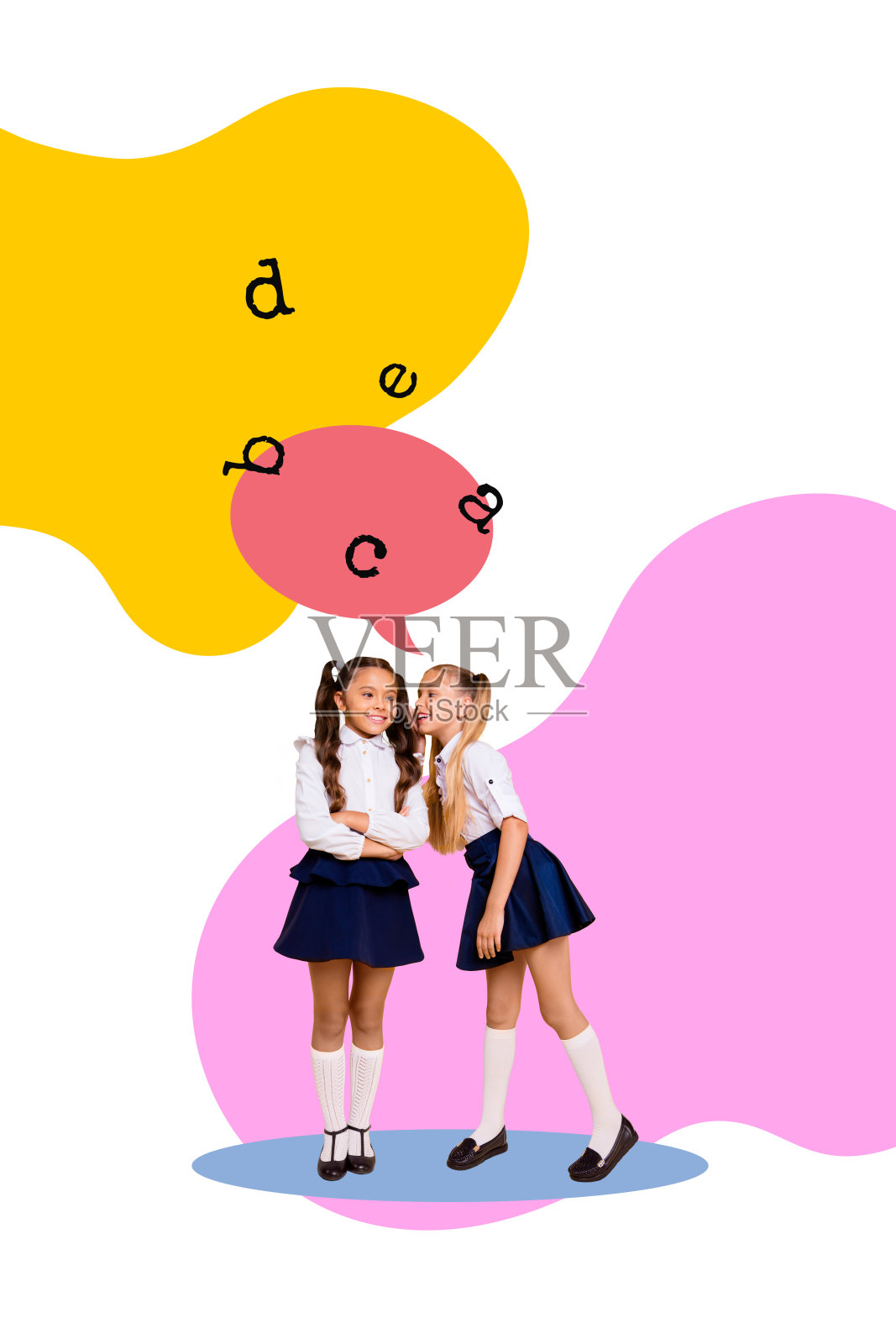 快乐的同班女学生在纵向照片拼贴中分享秘密信件，教育概念，返校学习照片摄影图片