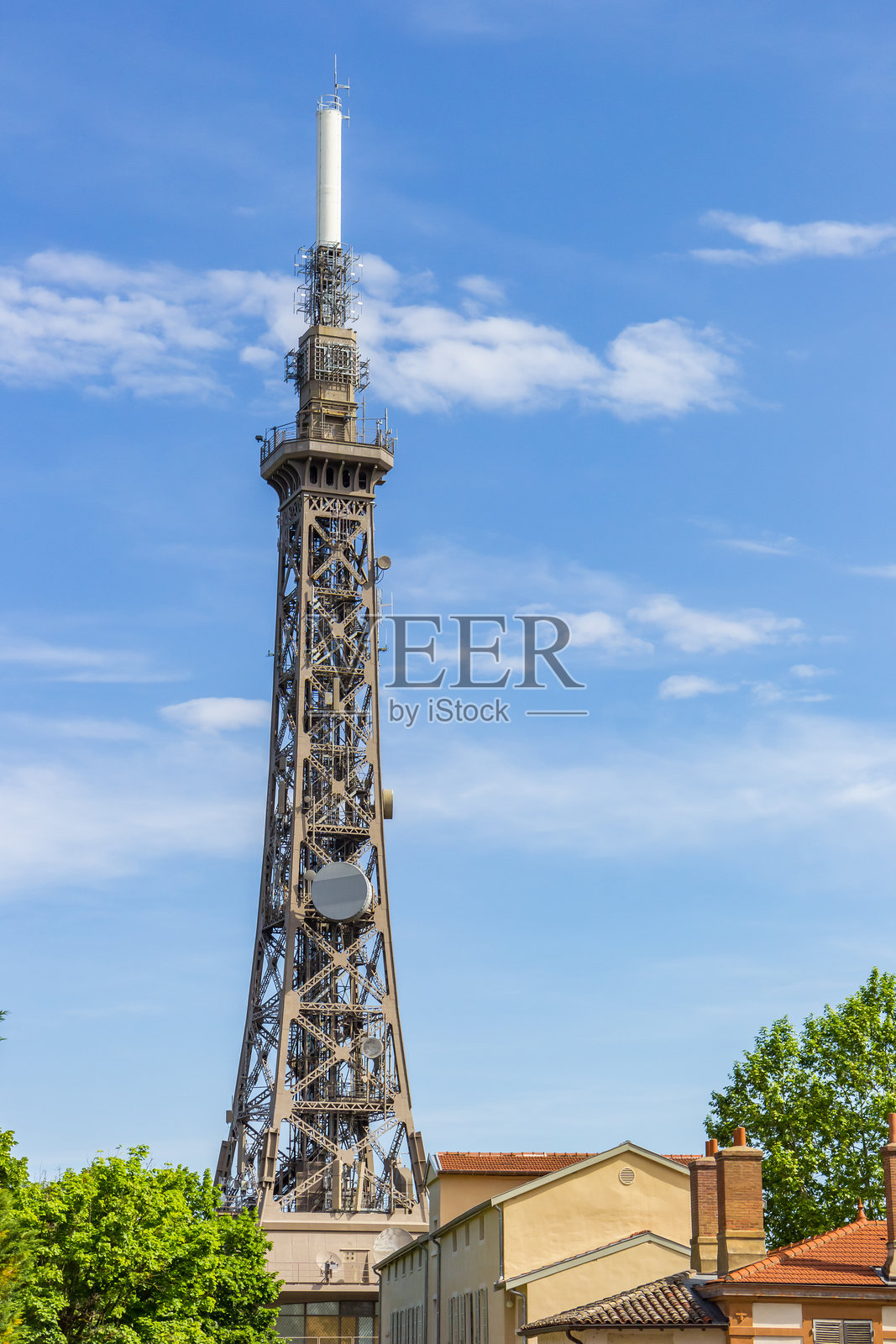 里昂福尔维耶山顶的历史钢铁塔照片摄影图片