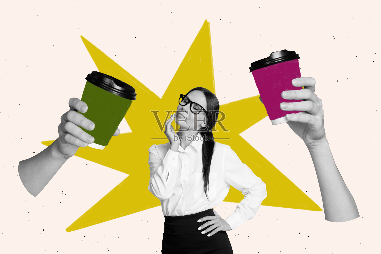 好奇的女商人手持纸杯咖啡，选择口味的创意趋势拼贴，奇特的幻想广告牌照片摄影图片