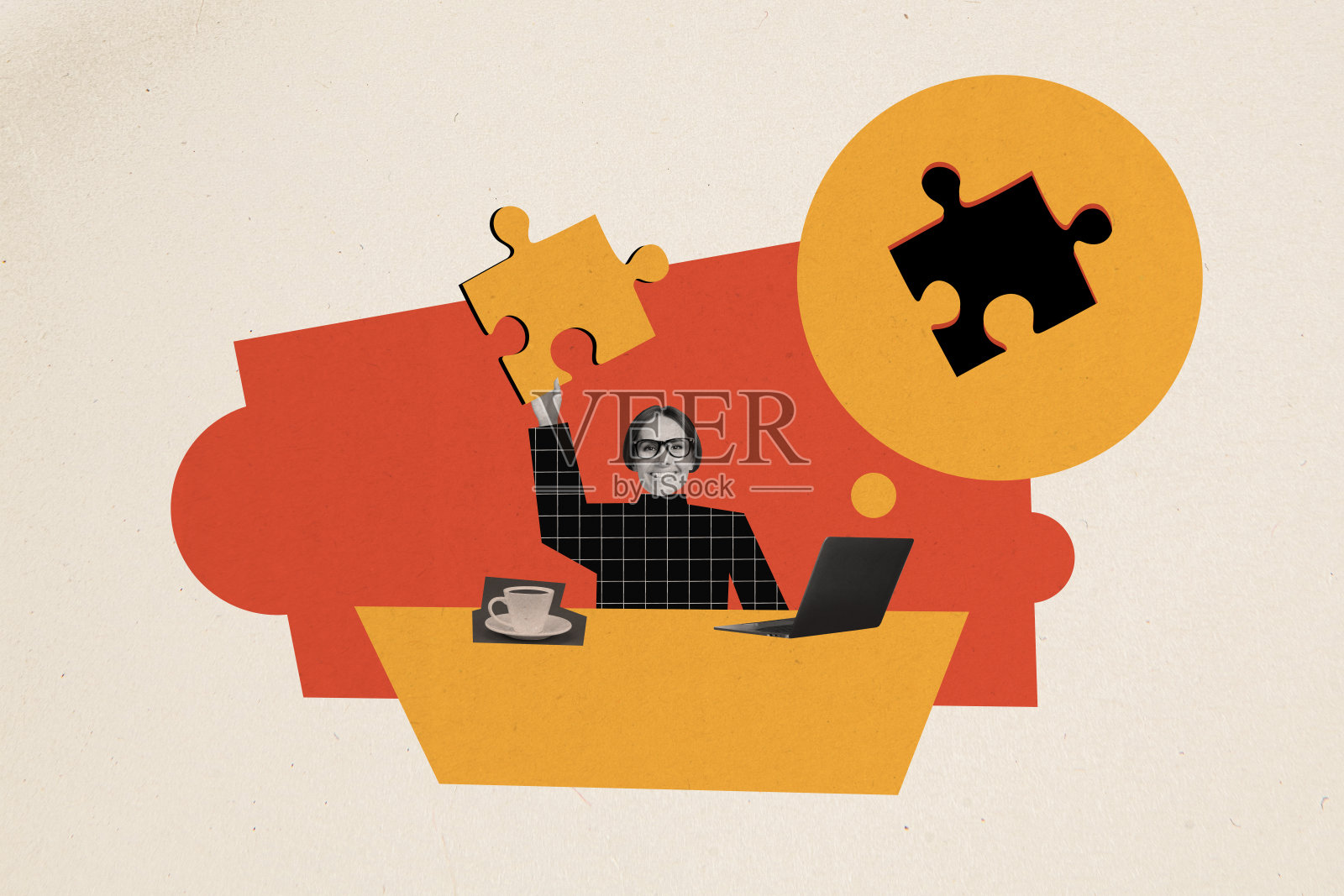 有趣的女性在笔记本电脑上工作，解决拼图问题的综合拼贴图像，广告漫画杂志，极简风格照片摄影图片