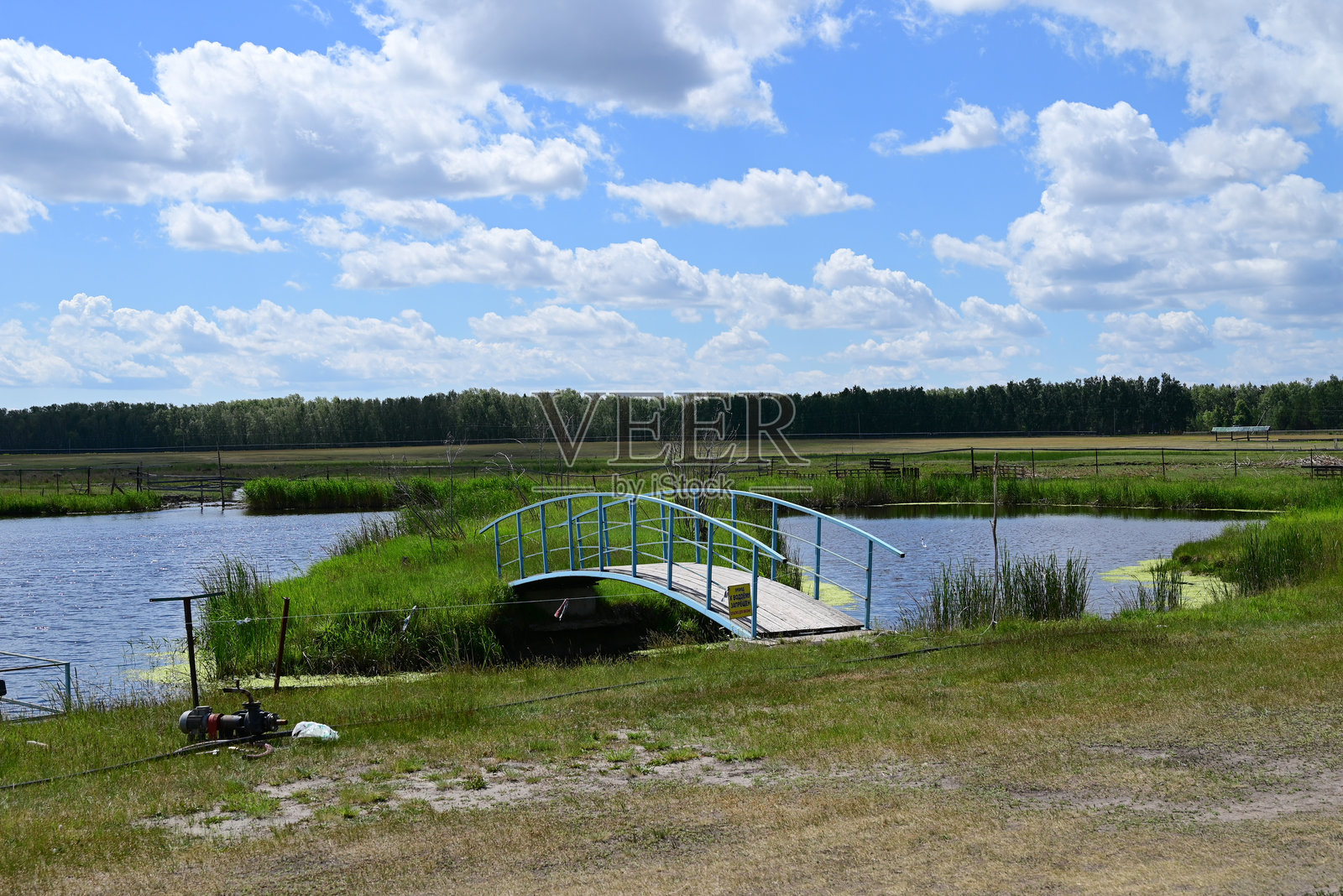 有云的桥梁风景照片摄影图片