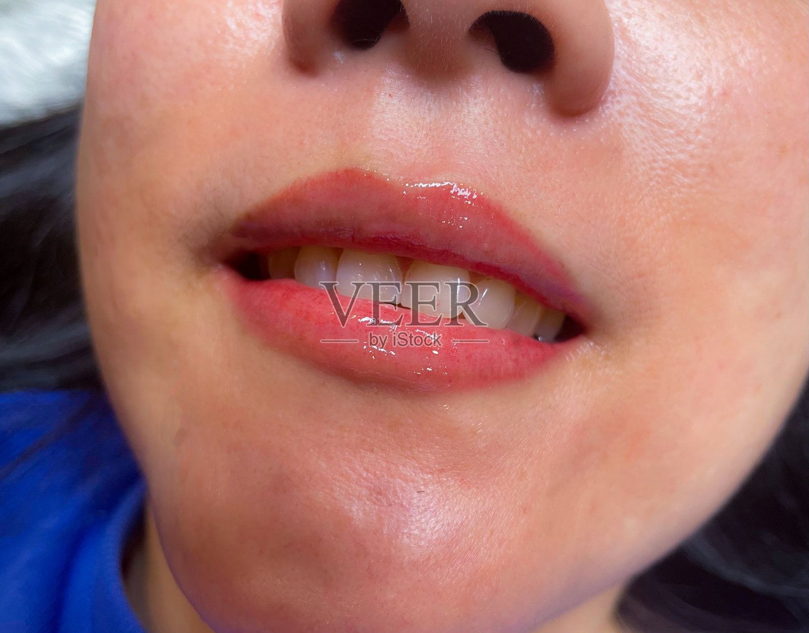 眉毛纹身，唇部纹身照片摄影图片