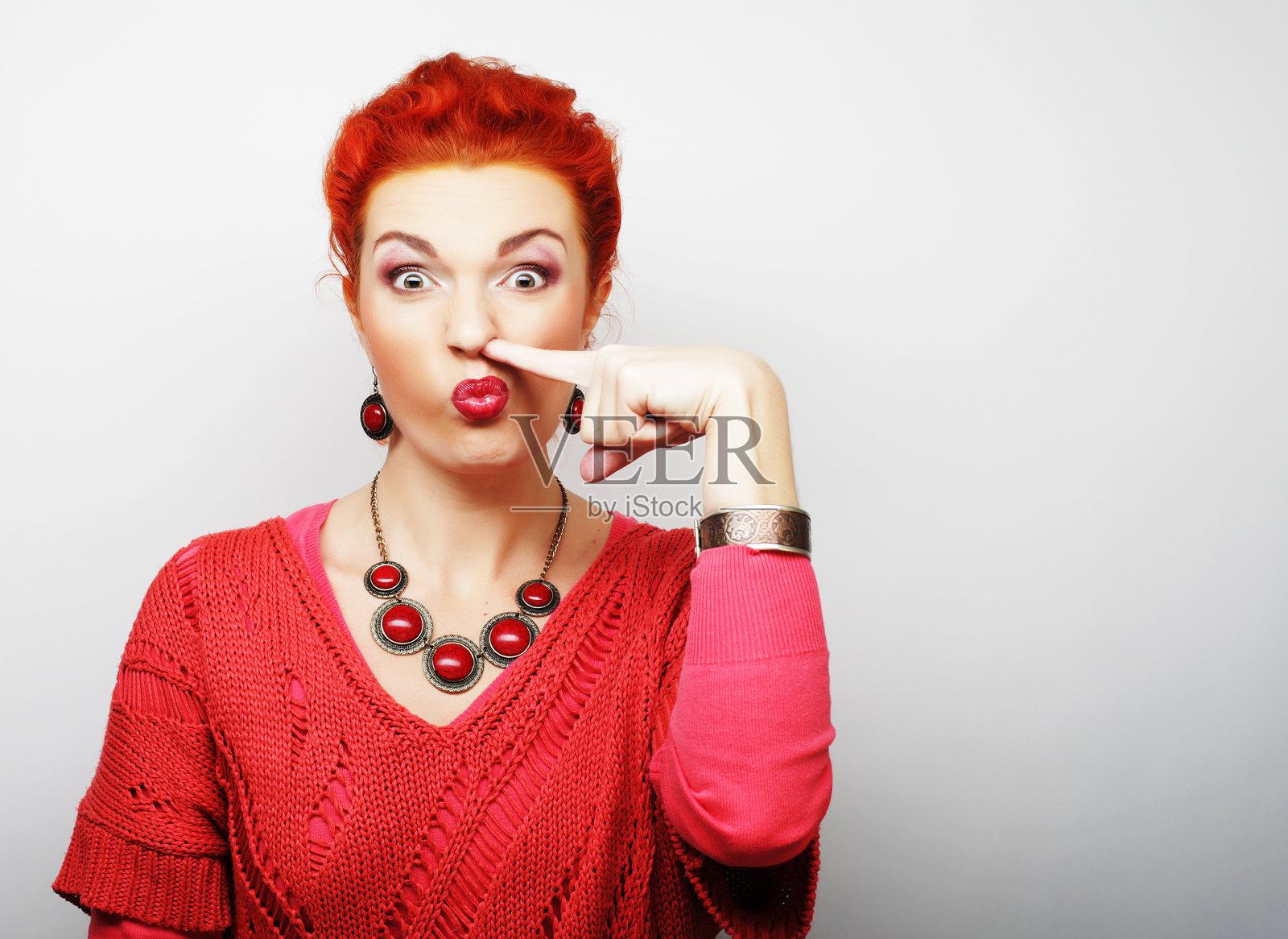 美丽年轻的惊讶女性。照片摄影图片