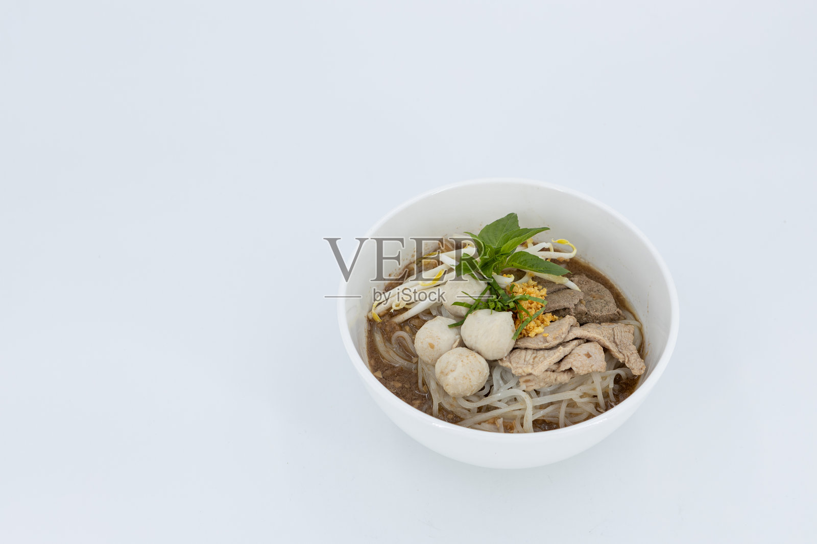 猪血面汤，泰式船面汤配猪肉照片摄影图片