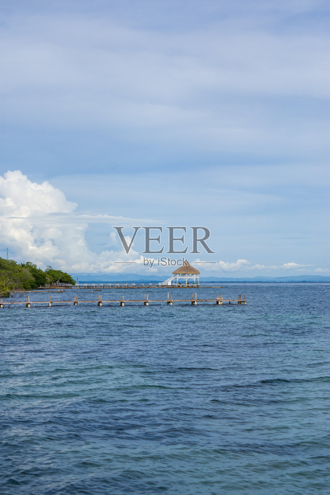 圣贝纳尔多群岛的宁静码头照片摄影图片