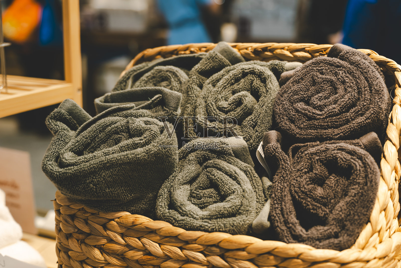 宁静、干净、放松的氛围，完美适合健康、SPA或浴室装饰主题。照片摄影图片