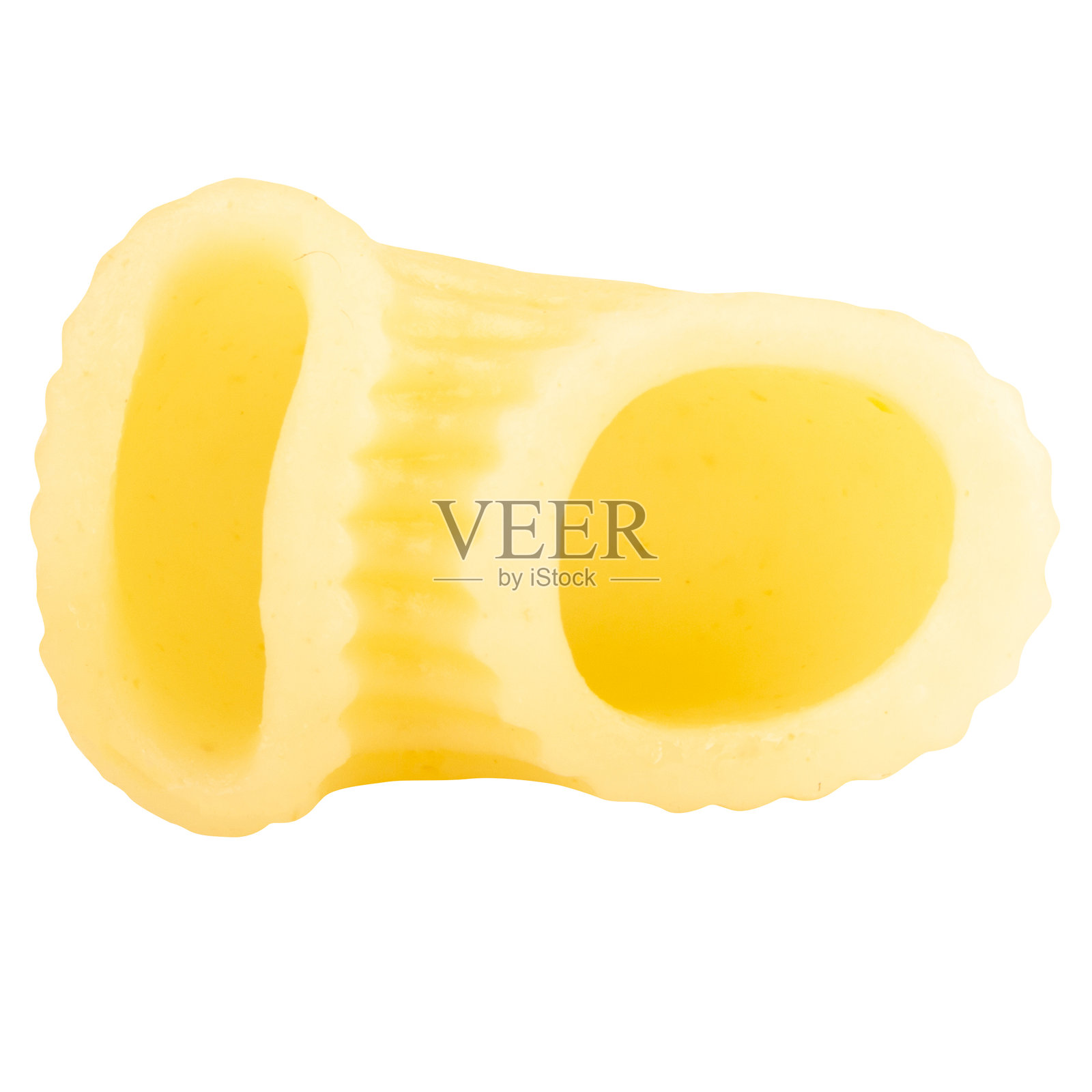 白色背景上的一堆通心粉照片摄影图片