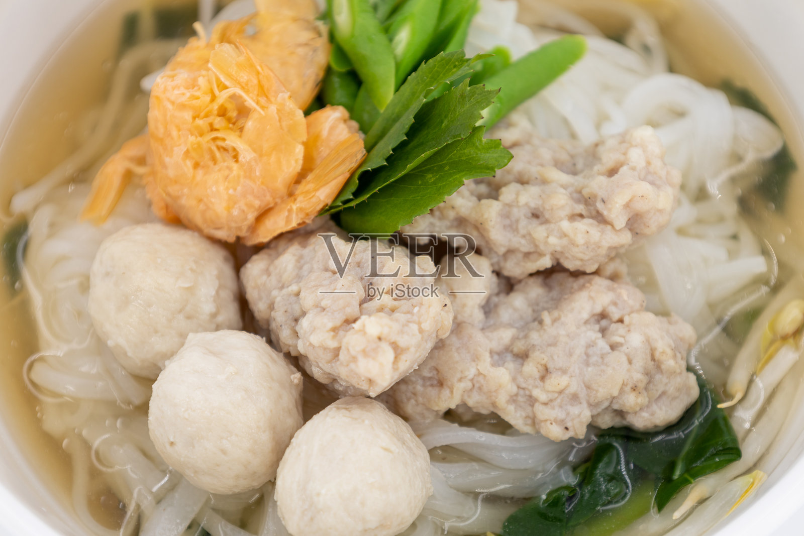 素可泰面，清汤泰式面条汤照片摄影图片