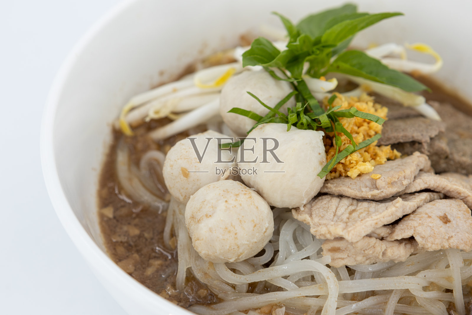 猪血面汤，泰式船面汤配猪肉照片摄影图片