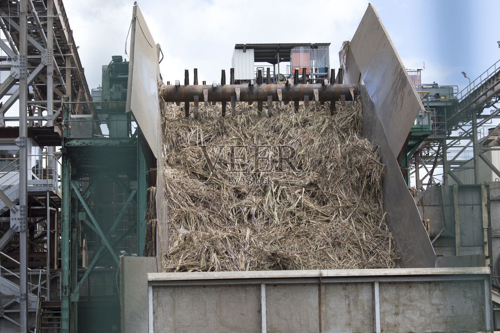 博伊鲁日糖厂的景观，这是留尼旺岛上两家糖厂之一。照片摄影图片