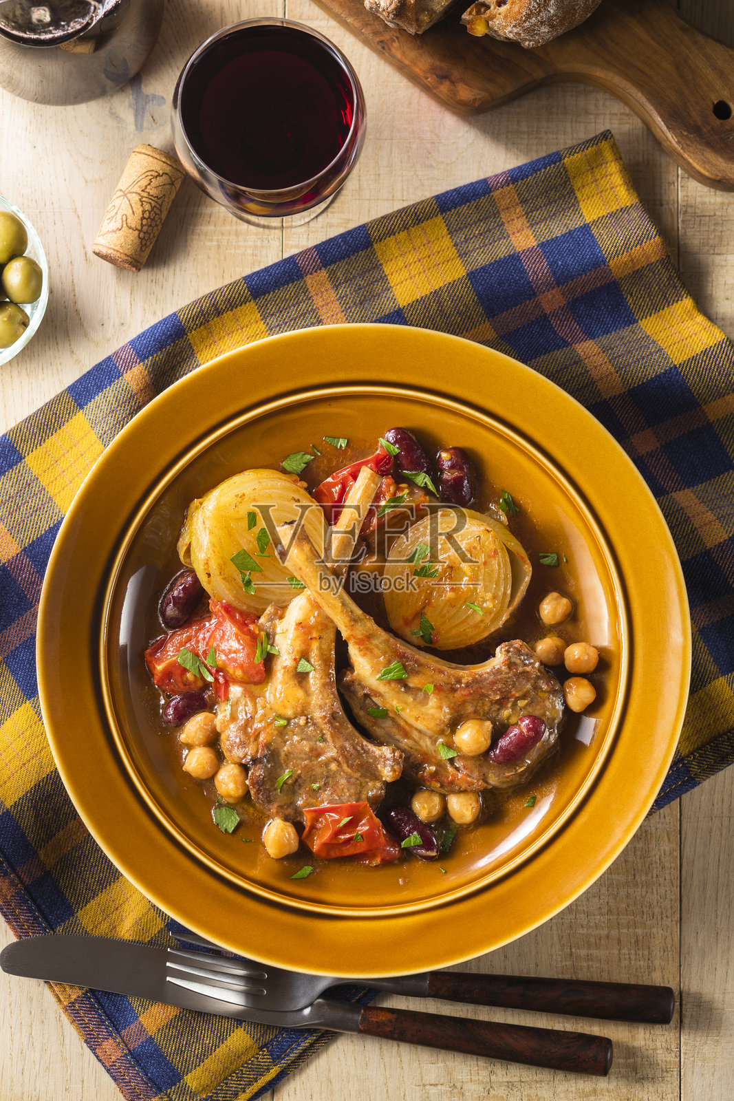 番茄酱炖羊排照片摄影图片