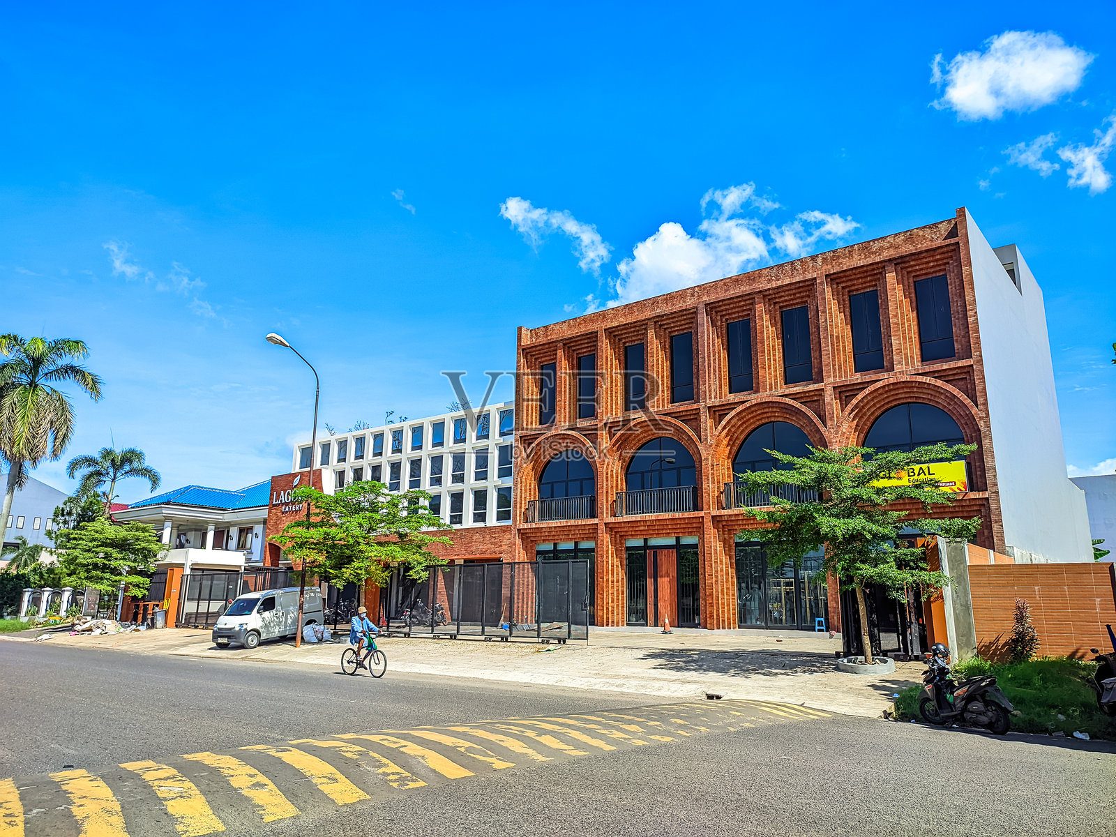 商铺房屋和集群建筑照片摄影图片