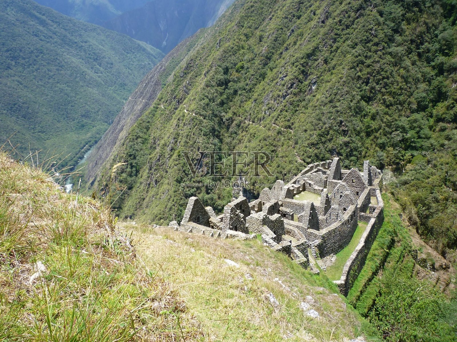 印加古道旁的古老废墟城镇萨亚马克拉照片摄影图片