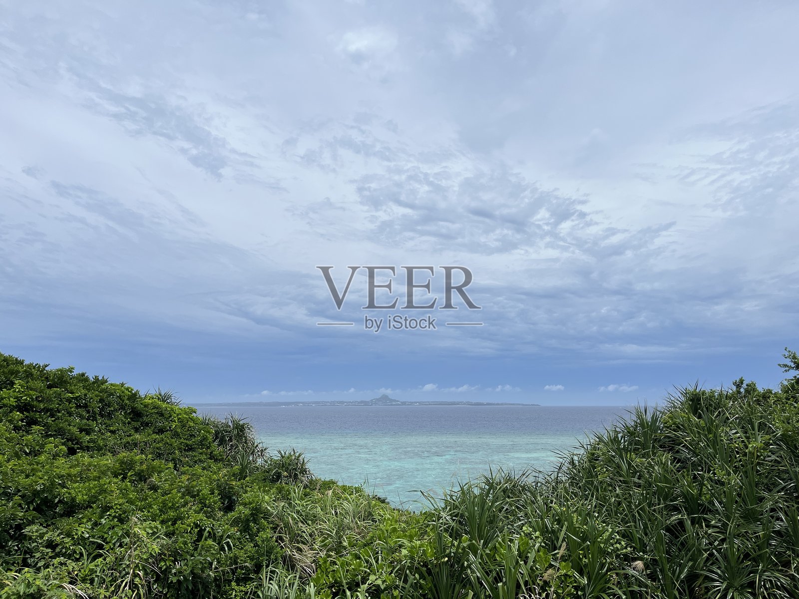 从瀬底岛俯瞰海洋景色照片摄影图片