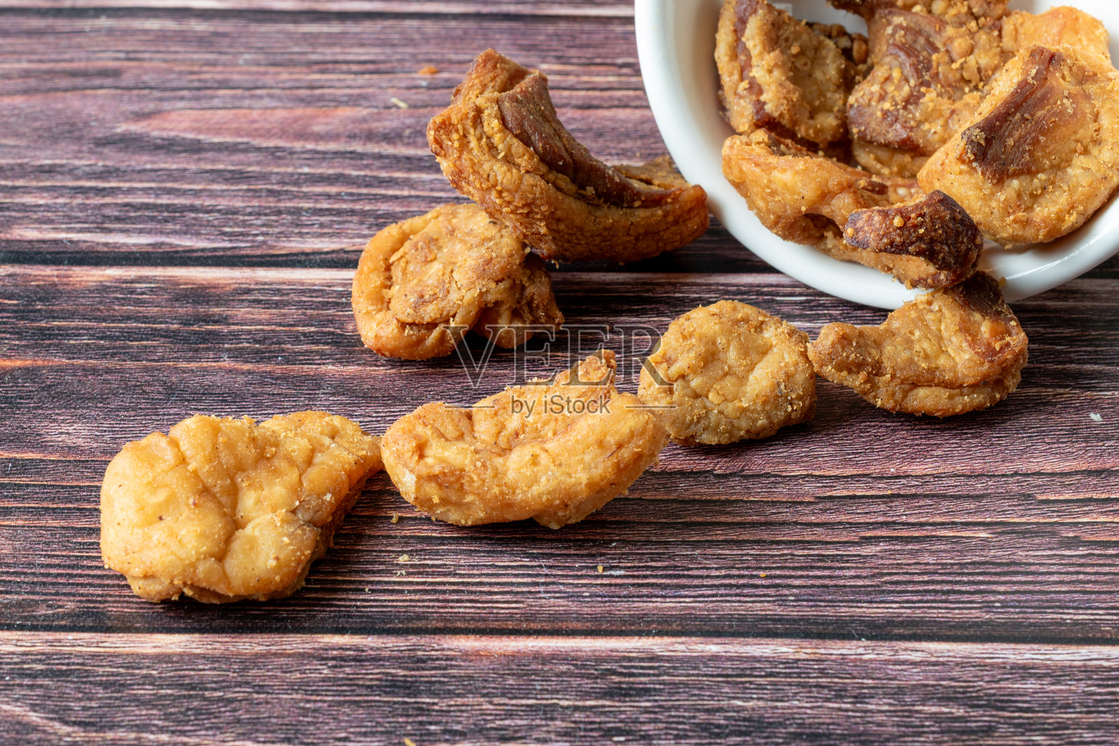 匈牙利猪油炸肉皮照片摄影图片