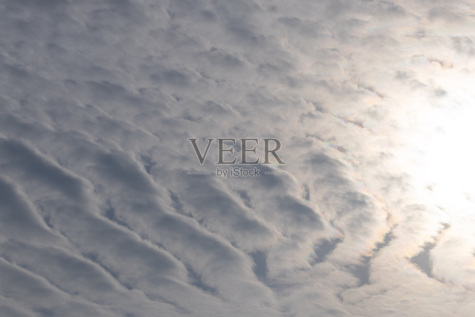 卷云层看起来像海中的波浪。照片摄影图片