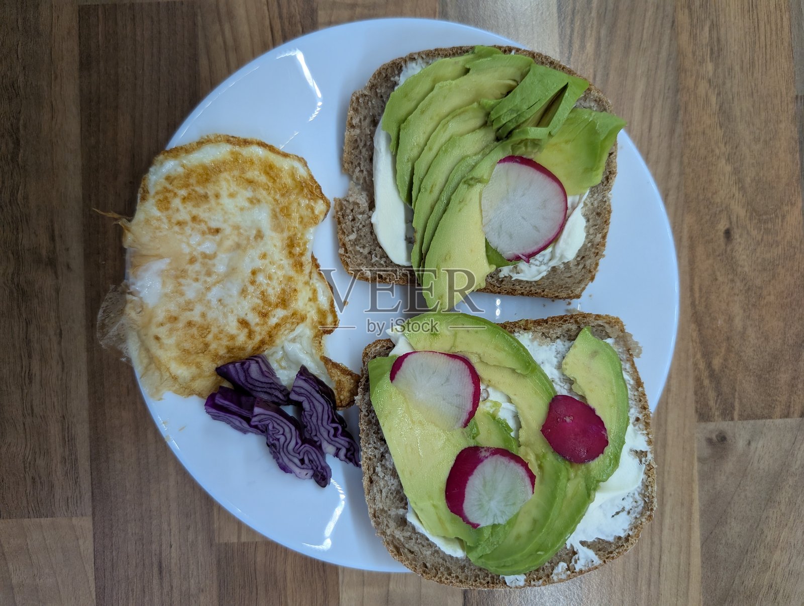 新鲜健康的鳄梨三明治照片摄影图片