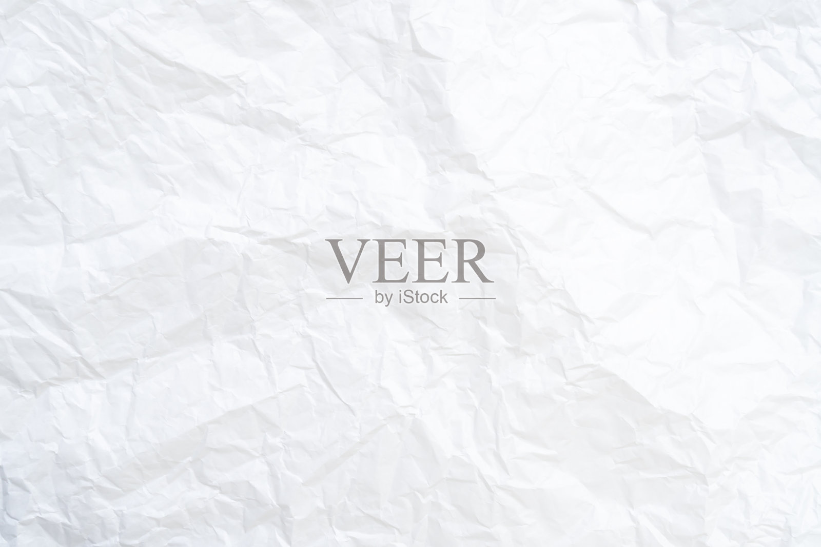 白色皱纹纸的俯视全景，作为装饰艺术作品中的皱纹白纸背景纹理。照片摄影图片