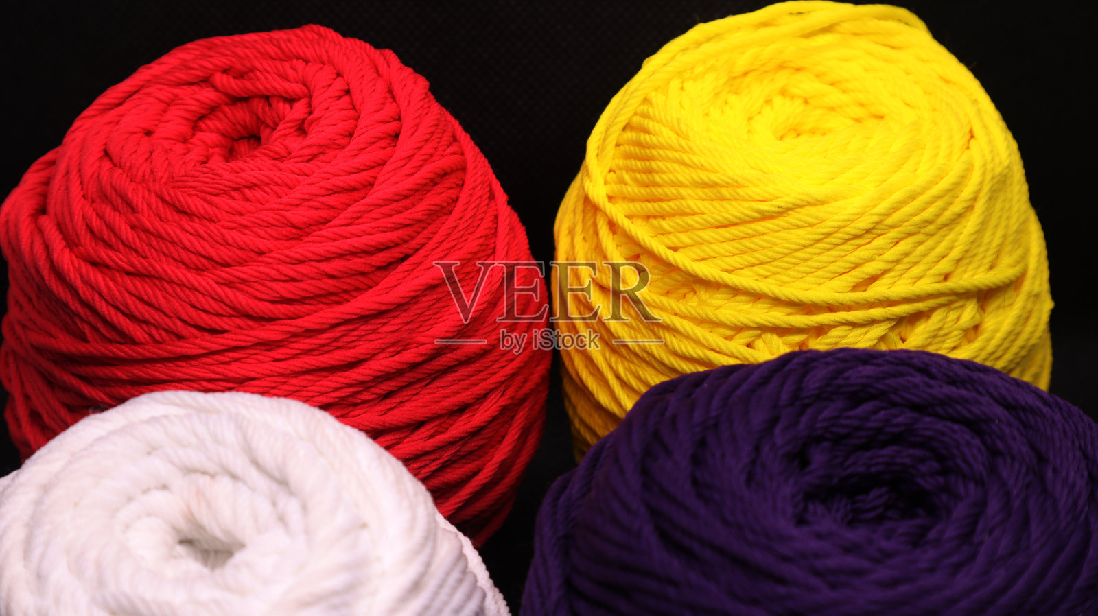 五彩缤纷的线材照片摄影图片