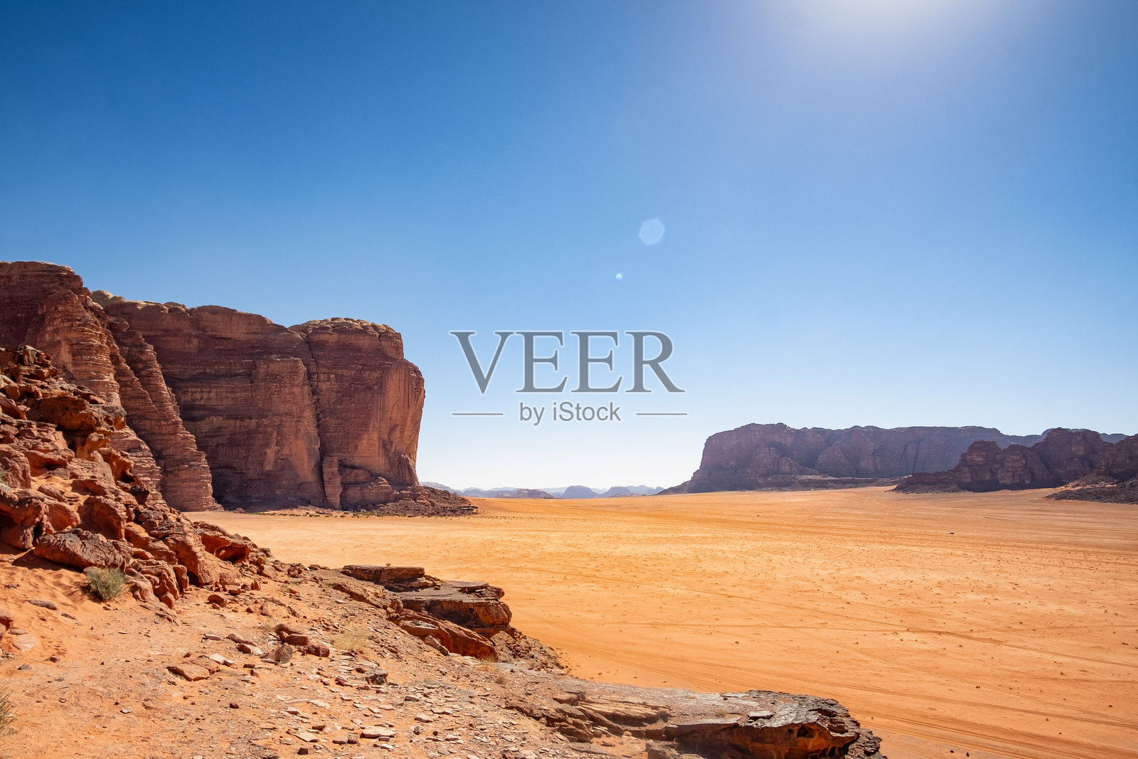 约旦的瓦迪拉姆沙漠照片摄影图片