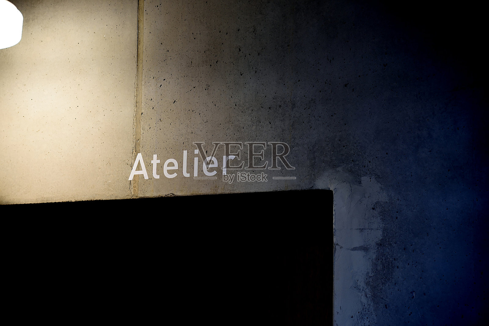 用于工作的黑色房间照片摄影图片