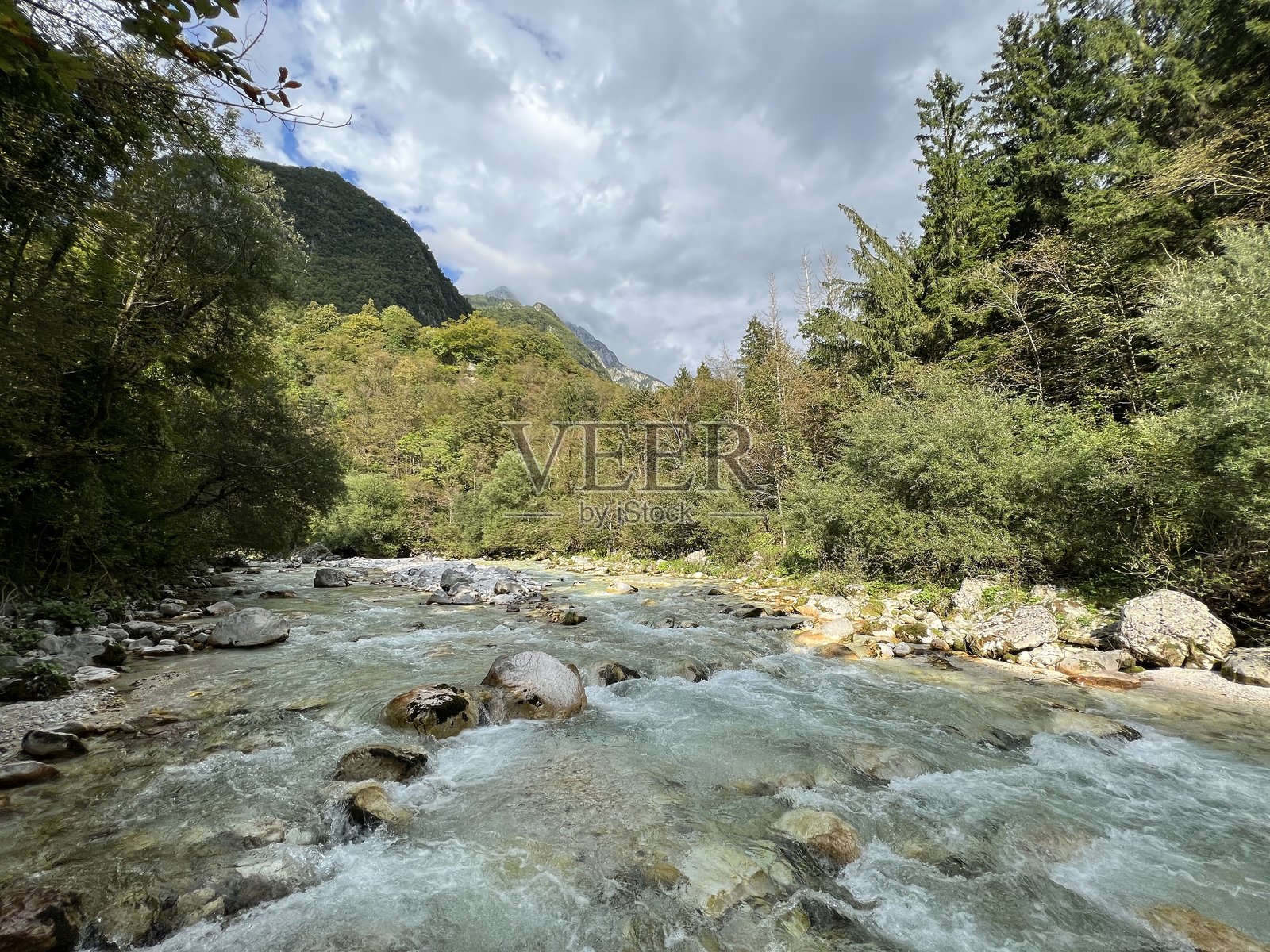 科里特尼察峡谷自然遗迹，博韦茨（特里格拉夫国家公园，斯洛文尼亚）照片摄影图片