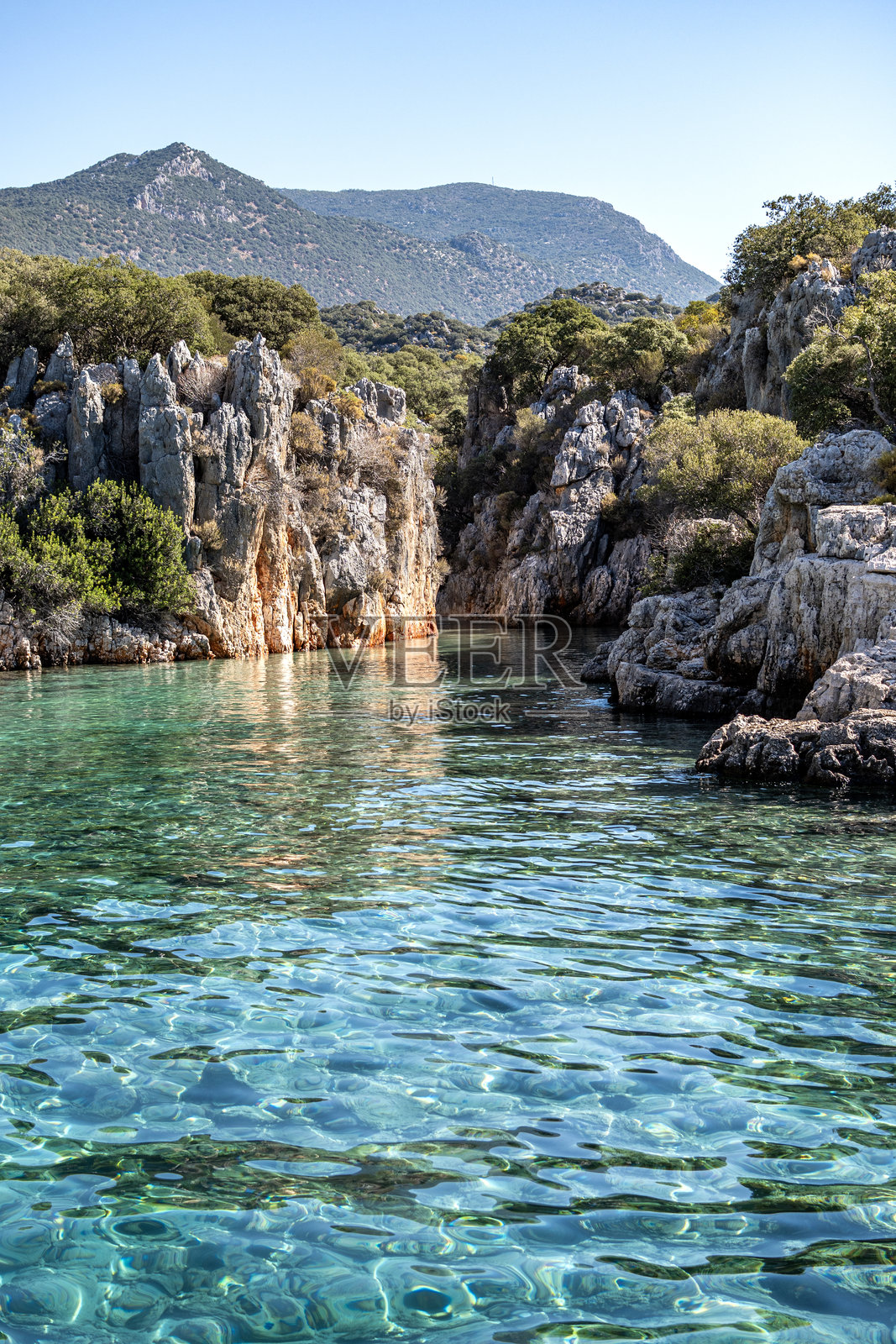 海水惊人的蓝色绿松石水彩画和美丽的风景照片摄影图片