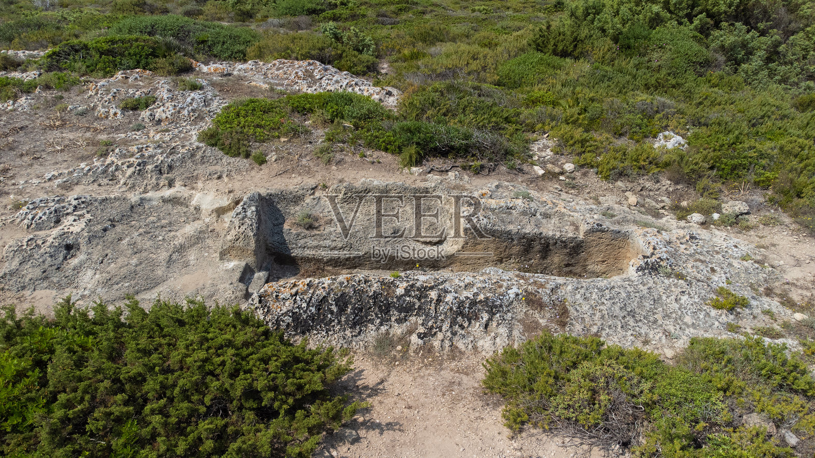 努拉吉墓 苏库库鲁曼努遗址的鸟瞰图，撒丁岛照片摄影图片