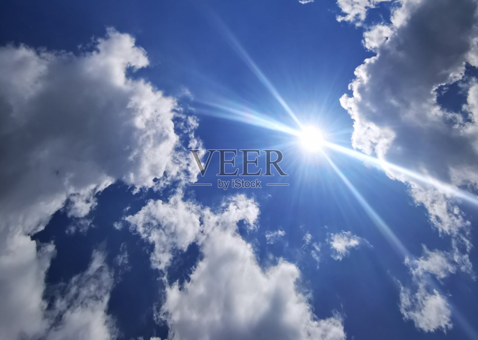 阳光明媚照片摄影图片