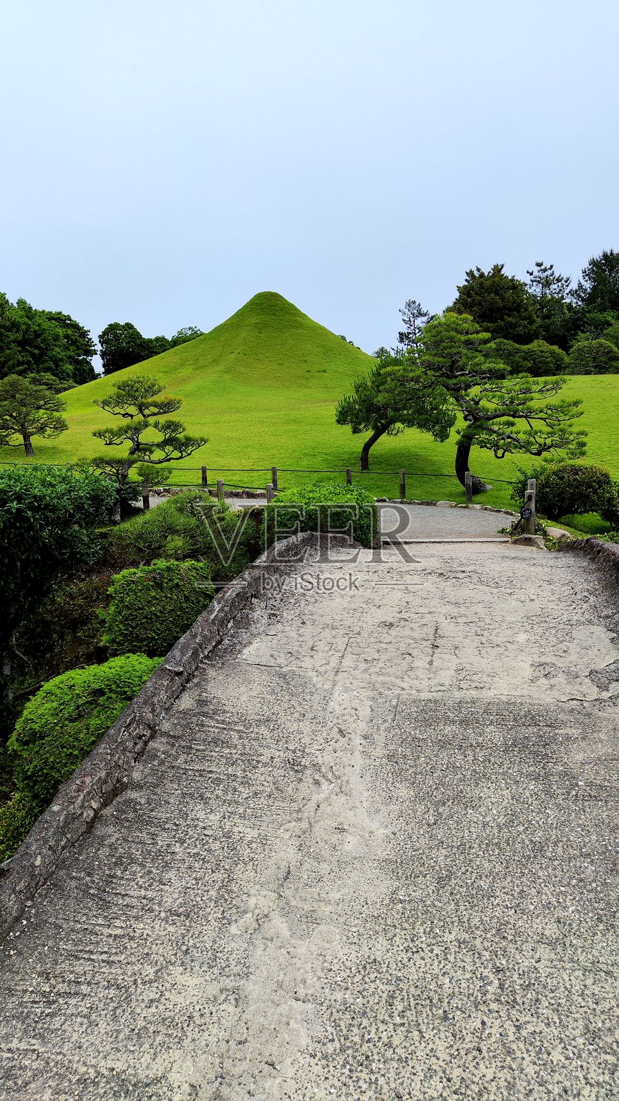 日本熊本 - 2025年5月19日。水前寺公园的富士月山照片摄影图片